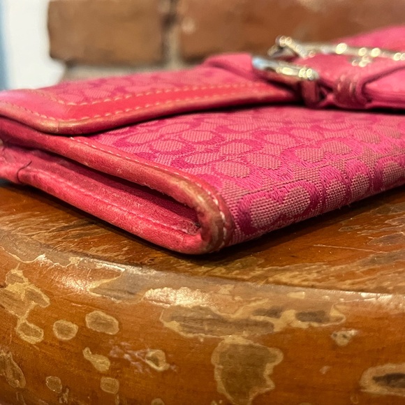 Coach Soho Buckle Signature Wallet Clutch Y2K Barbie Pink Jacquard Leather Flap - Picture 10 of 16